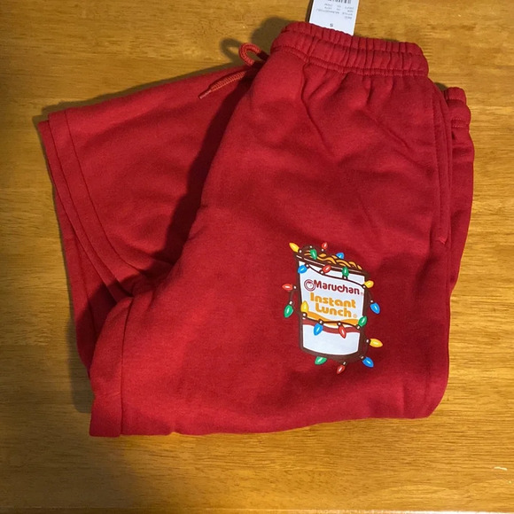 Maruchan Womens Jogger Sweat Pants Cropped Red Instant Lunch Warm Wishes - Picture 2 of 8